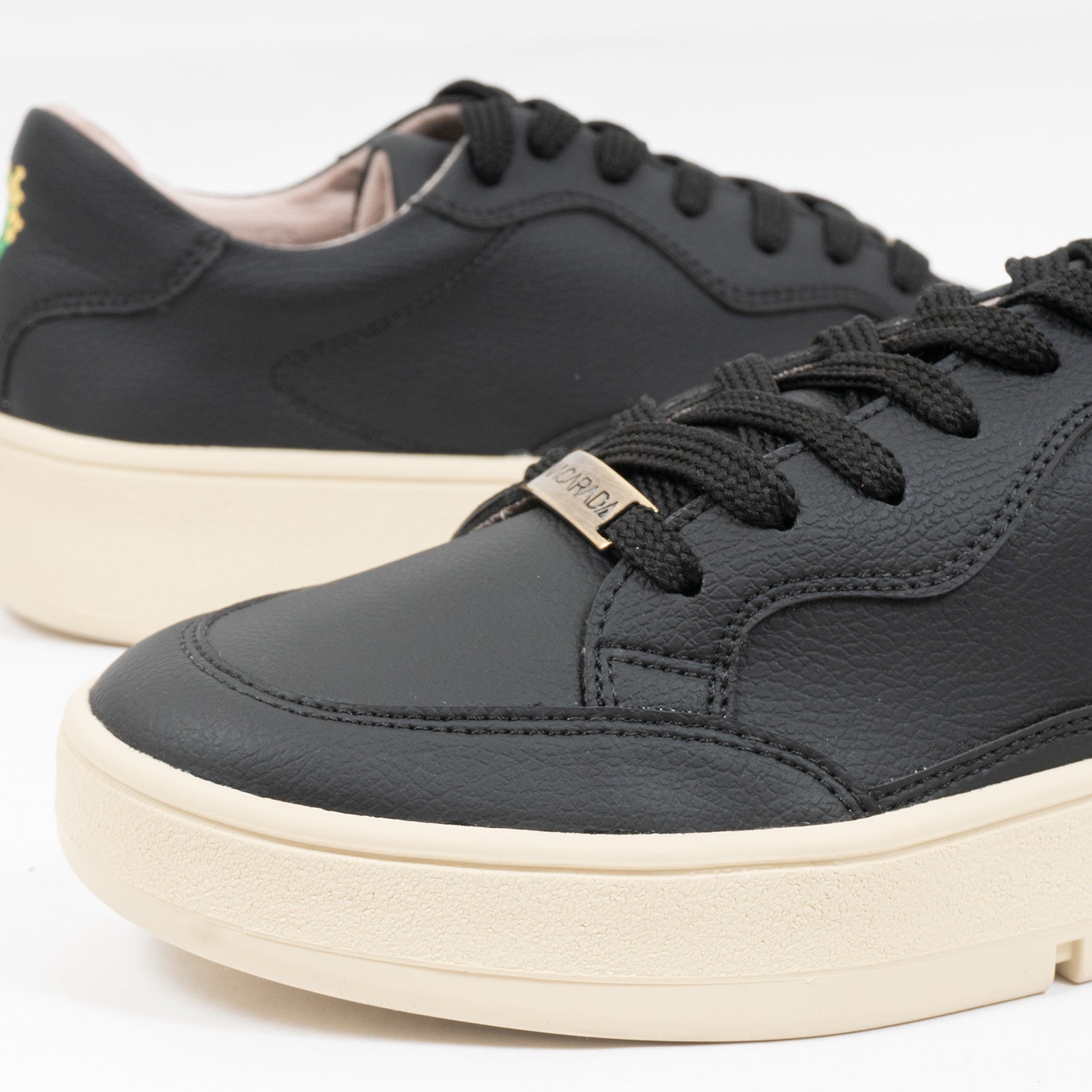 Tenis Botanica Negro