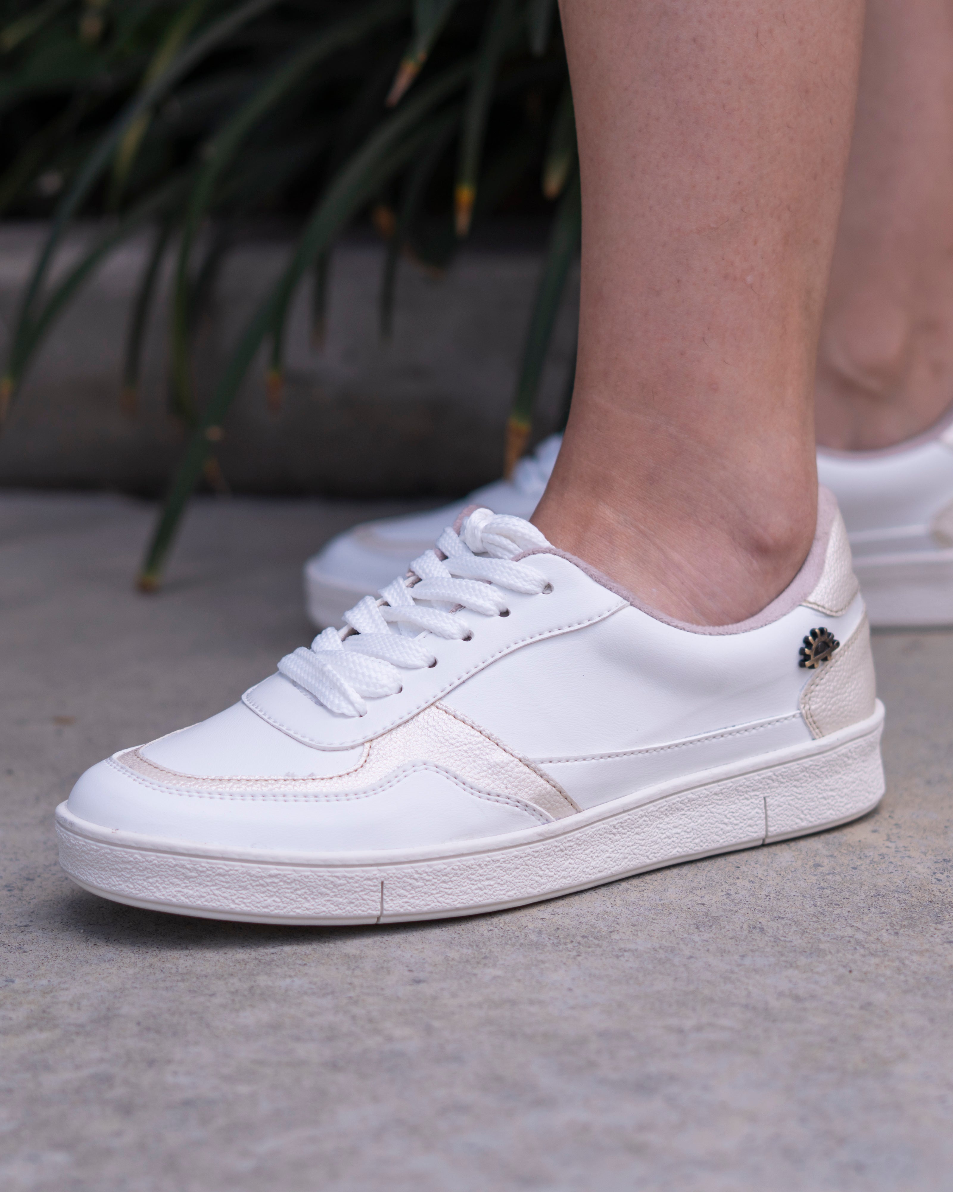 Tenis Groovy Dorado