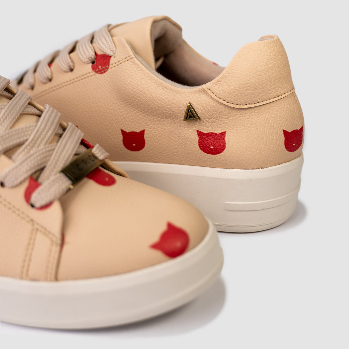 Tenis Gatos Beige